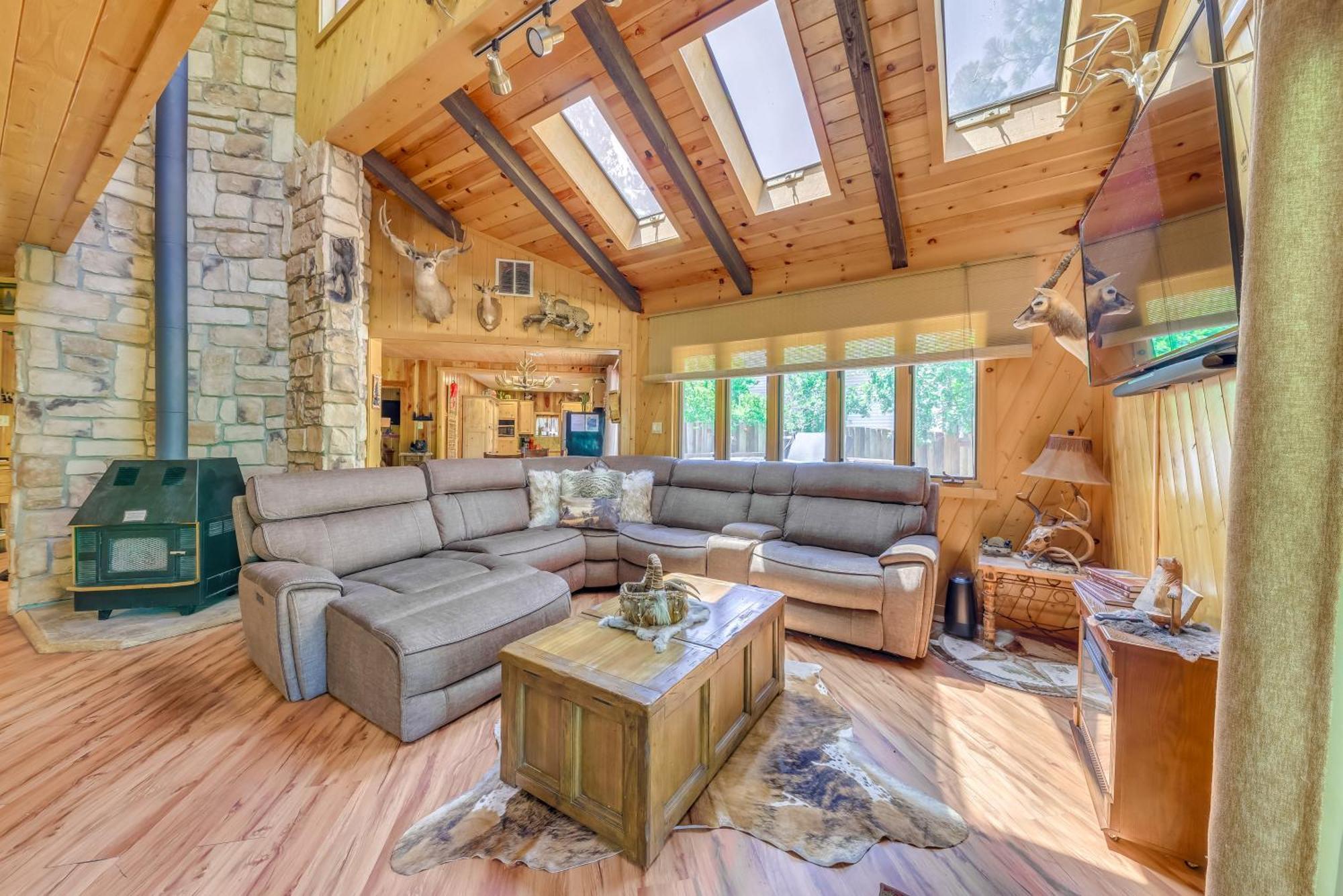 Unique Bear Country Cabin In Ruidoso With Hot Tub! Eksteriør bilde